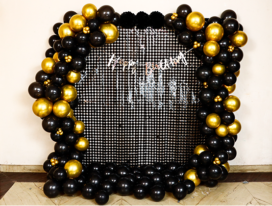 black-golden-themed-birthday-decor-main_1672747634.webp