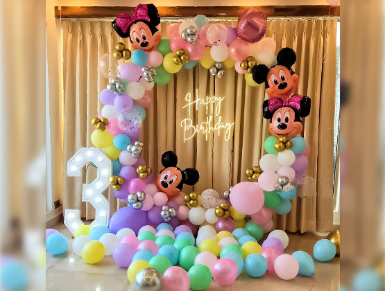 mickey-minnie-themed-birthday-decor-main_1679222300.webp