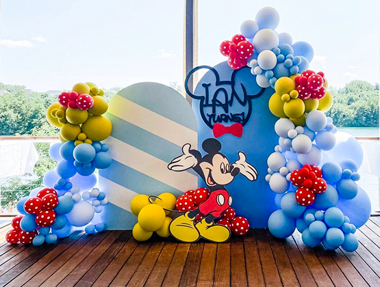 playful-mickey-mouse-venue-decor-main_1660812713.webp