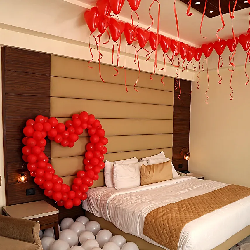 romantic-balloon-decor_1.webp