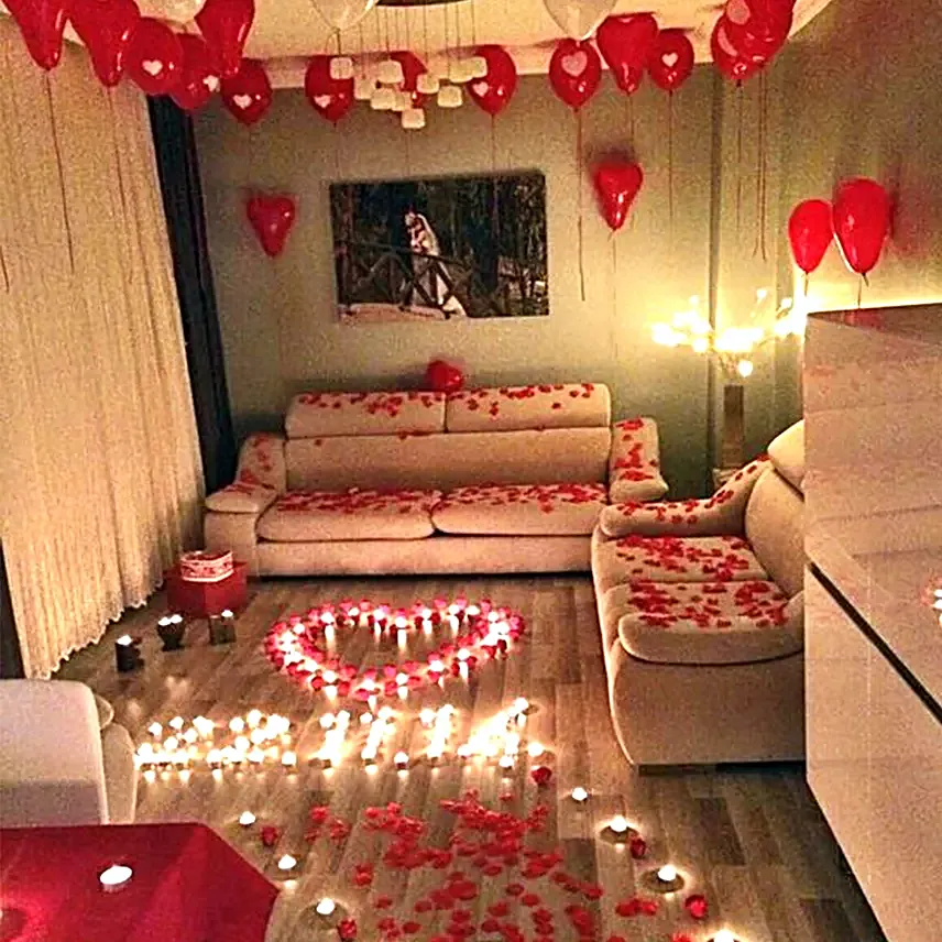 romantic-decor-of-balloons-and-candles_1.webp